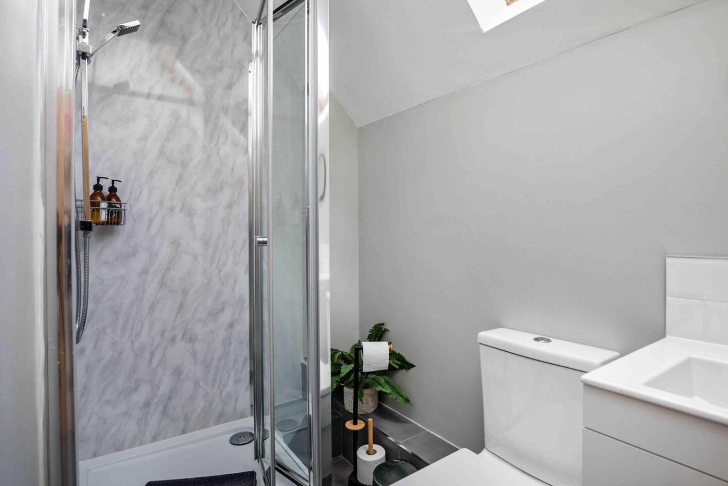 Stylish & Spacious 3 Bed Apartment With Parking Sheffield Exterior foto